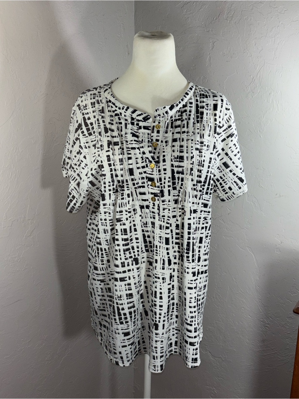 Women’s Black & White Short-Sleeve Tunic with Button Detail